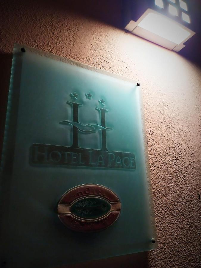 בניו די רומניה Hotel La Pace מראה חיצוני תמונה