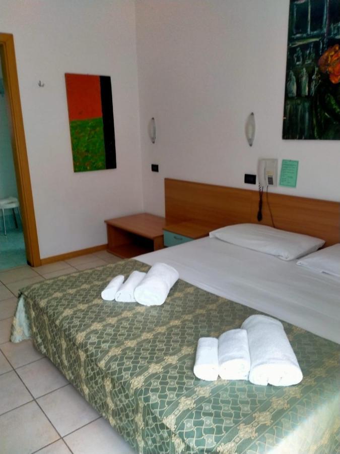 בניו די רומניה Hotel La Pace מראה חיצוני תמונה