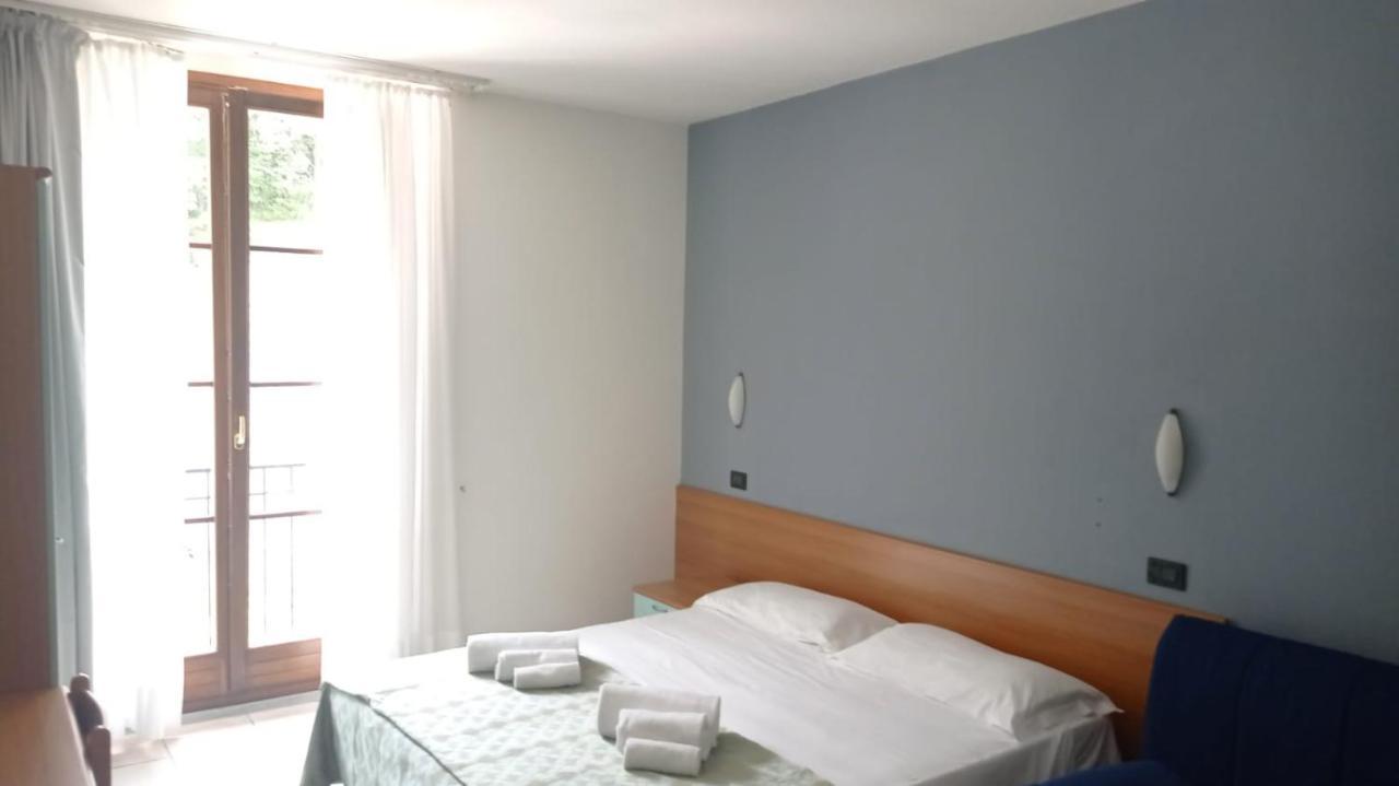 בניו די רומניה Hotel La Pace מראה חיצוני תמונה