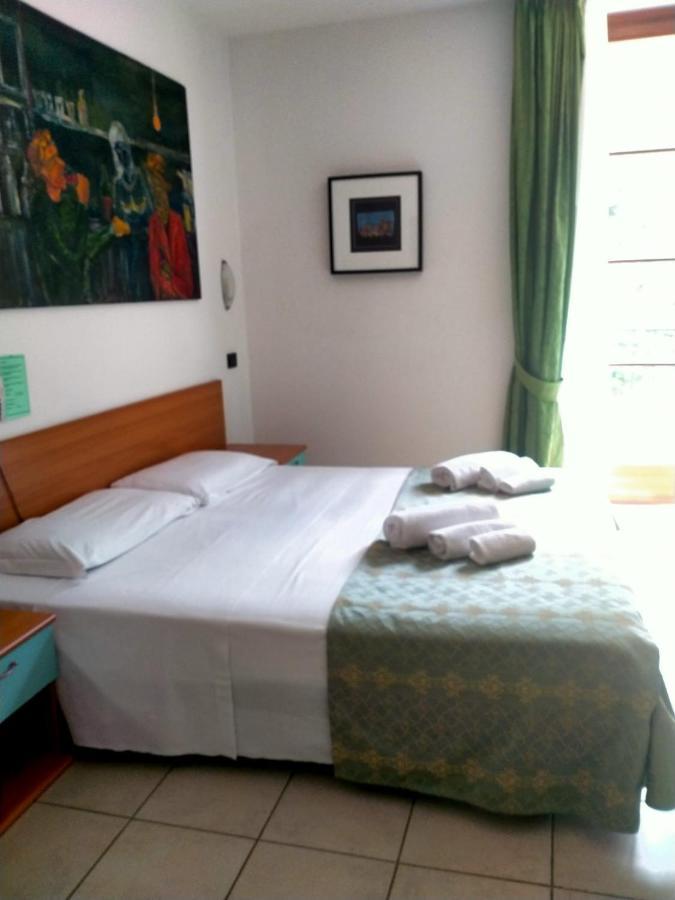 בניו די רומניה Hotel La Pace מראה חיצוני תמונה